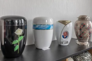 Des urnes funéraires venant du boutique